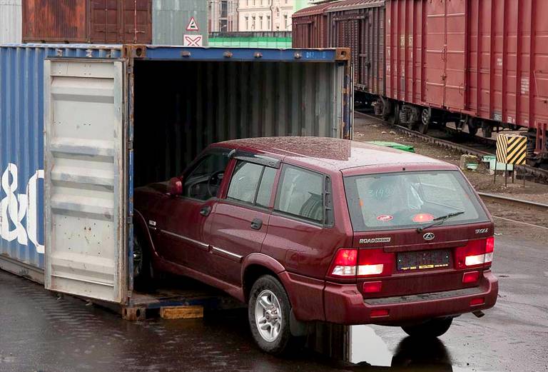 Сколько стоит отправка жд сеткой легковой машины  из Москвы в Челябинск